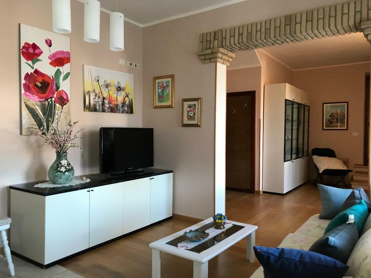 Villa Dei Fiori - Casa Vacanza カポテッラ エクステリア 写真